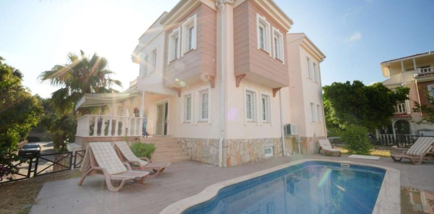 5 rooms Villa in Alanya, Turkey No. 127090