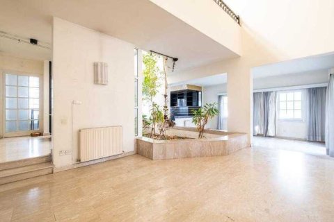 Дом с 4 спальнями в Строволос, Кипр №31113 2