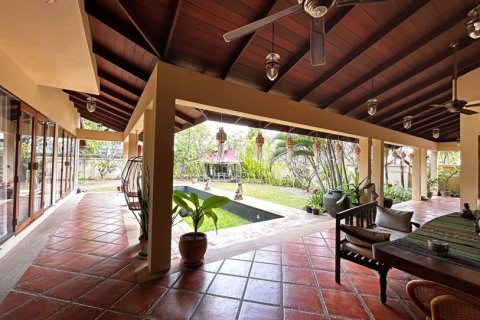 4 bedrooms Commercial property in Samut Prakan, Thailand No. 97144 9