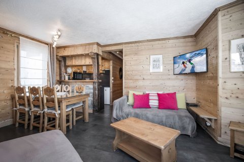 3 bedrooms Apartment in Les Belleville, France No. 99531 4