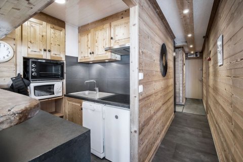 3 bedrooms Apartment in Les Belleville, France No. 99531 7