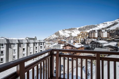 3 bedrooms Apartment in Les Belleville, France No. 99531 16