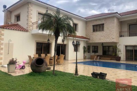 Вилла с 4 спальнями в Ларнака, Кипр №79635 2