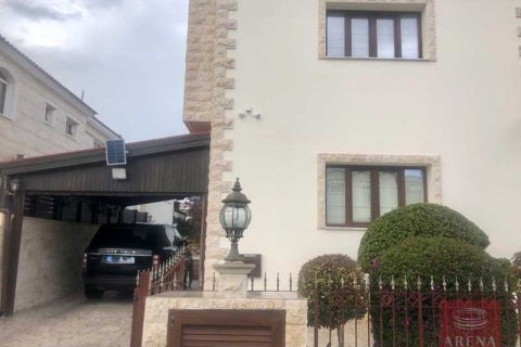 Вилла с 4 спальнями в Ларнака, Кипр №79635 8