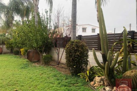 Вилла с 4 спальнями в Ларнака, Кипр №79635 4