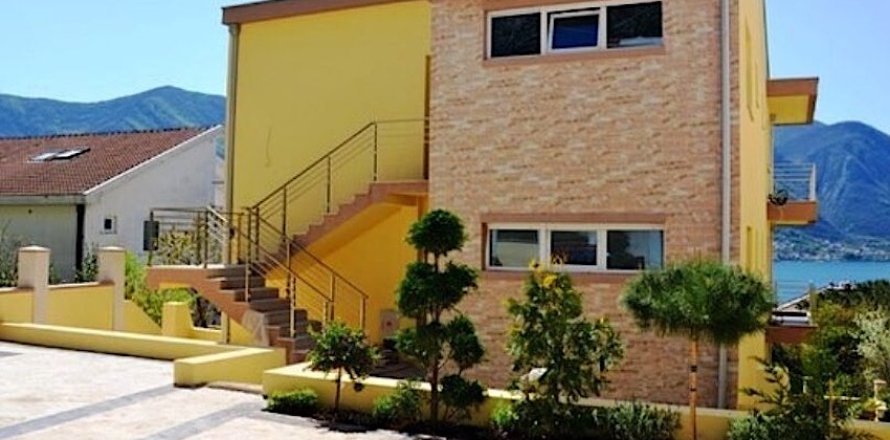 2 bedrooms Apartment in Kotor, Montenegro No. 66844