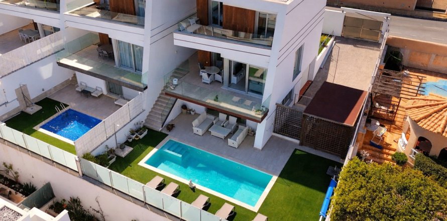 3 bedrooms Villa in Villamartin, Spain No. 126098