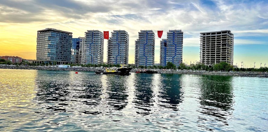 5 bedrooms Apartment in Bakırköy, Turkey No. 14828