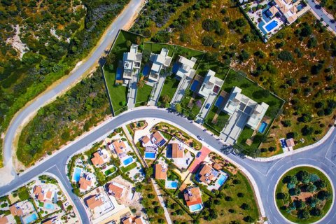 4 bedrooms Villa in Kouklia, Cyprus No. 36903 9