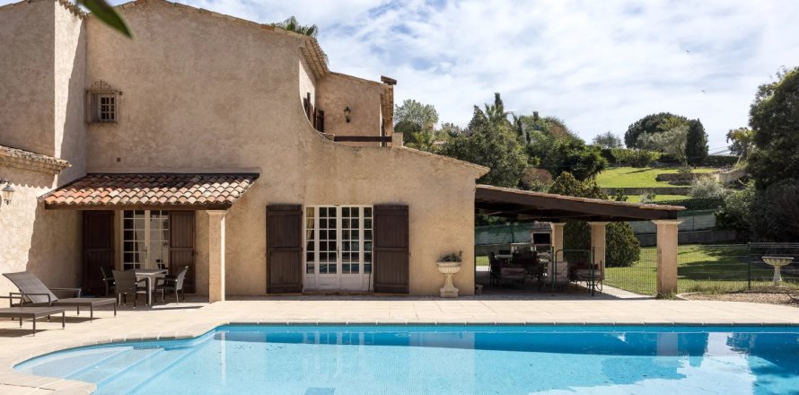 4 bedrooms Villa in Vallauris, France No. 68014