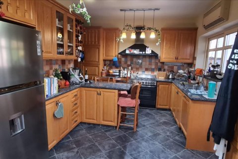 4 bedrooms Villa in Limassol, Cyprus No. 106510 4