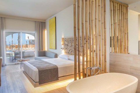 315 chambres Commercial property à Madrid, Spain No. 99037