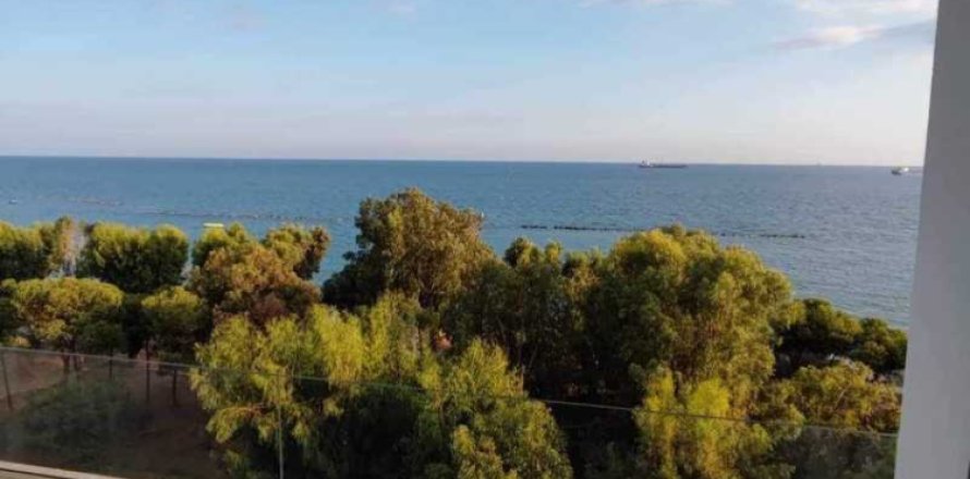 3 bedrooms Penthouse in Germasogeia, Cyprus No. 79955