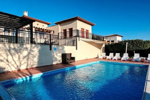 3 bedrooms House in Paphos, Cyprus No. 37377 2