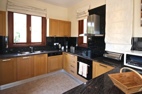 3 bedrooms House in Paphos, Cyprus No. 37377 6