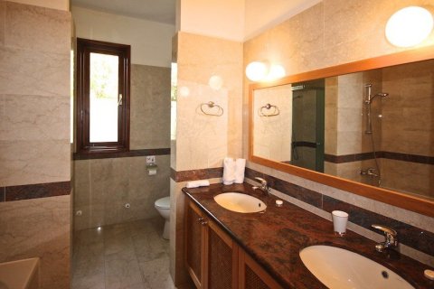 3 bedrooms House in Paphos, Cyprus No. 37377 8