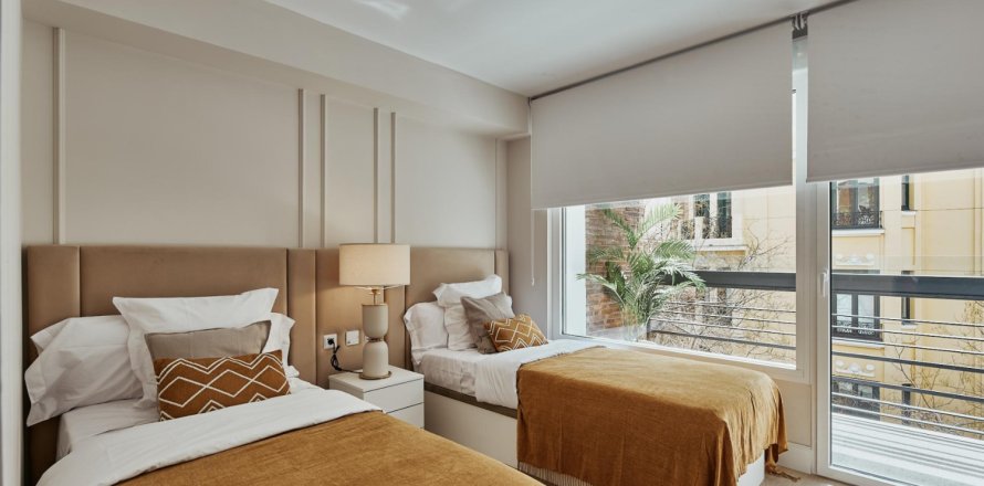 3 bedrooms Apartment in Madrid, Spain No. 126290