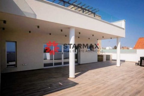 2 dormitorios Apartment en Germasogeia, Cyprus No. 82828 3