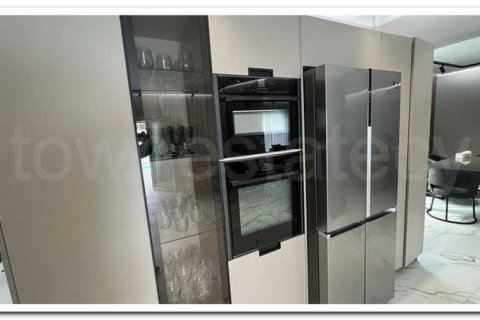 5 bedrooms Villa in Limassol, Cyprus No. 79678 4