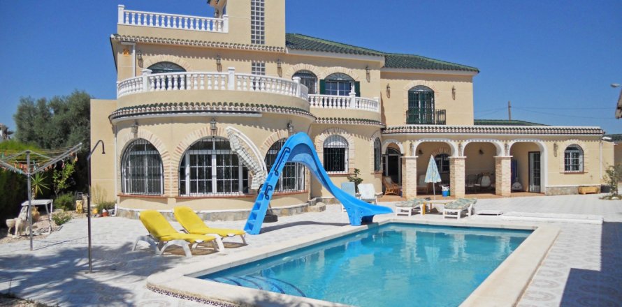 Вилла с 6 спальнями в Торревьеха, Испания №85629