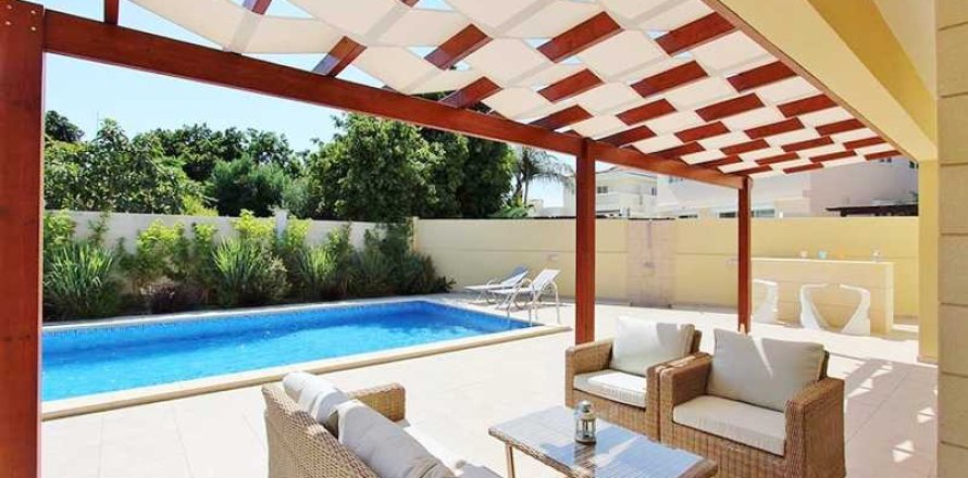 4 bedrooms House in Pyla, Cyprus No. 32124