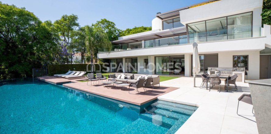 6 bedrooms Villa in Benahavis, Spain No. 123349