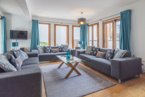 5 dormitorios House en Les Belleville, France No. 99568 4