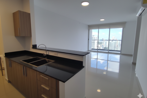 3 bedrooms Apartment in Panama City, Panama No. 110461 2