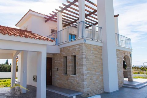 3 bedrooms Villa in Paphos, Cyprus No. 39126 4
