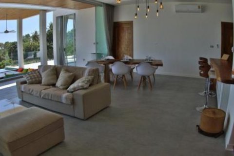 3 bedrooms Villa on the Chaweng Beach, Thailand No. 95946 7