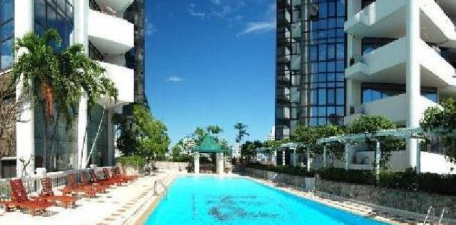 3 bedrooms Apartment in Bangkok, Thailand No. 95851