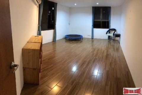 3 bedrooms Apartment in Bangkok, Thailand No. 95851 2