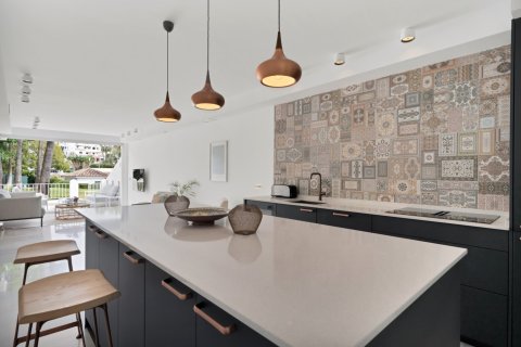 3 bedrooms Apartment in Nueva Andalucia, Spain No. 27344