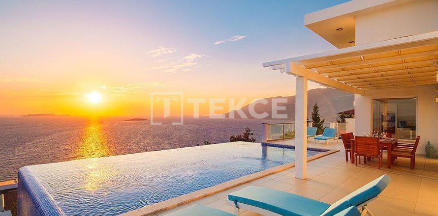 5 bedrooms Villa in Kas, Turkey No. 124234