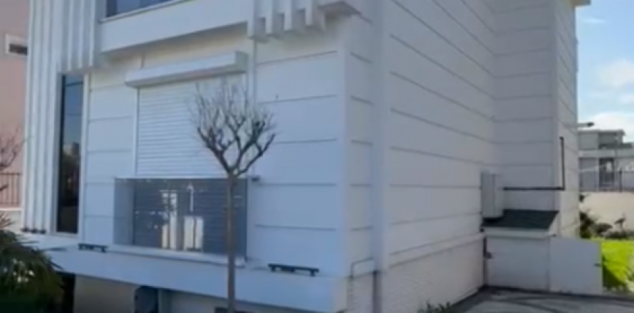 12 bedrooms Villa in Istanbul, Turkey No. 114726