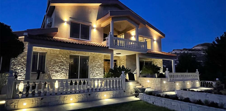 5 bedrooms Villa in Fasoula, Cyprus No. 76806