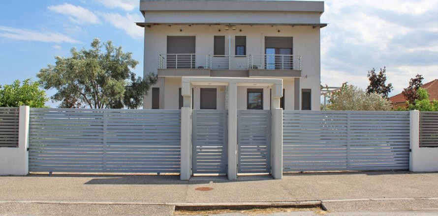 6 rooms Bâtiment à Korinos, Greece No. 54392