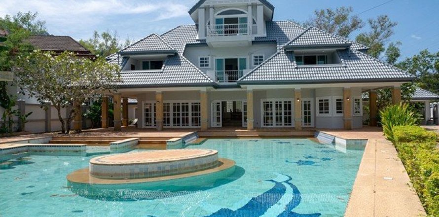 6 bedrooms House in Kathu, Thailand No. 96688