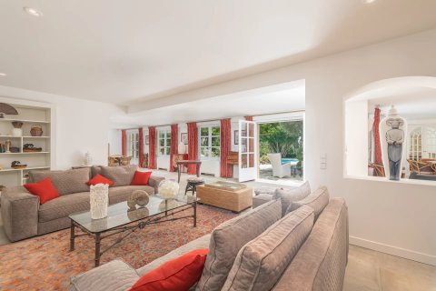 5 bedrooms Villa in Antibes, France No. 68756 12