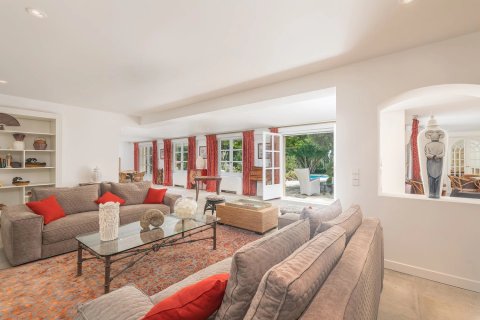 5 bedrooms Villa in Antibes, France No. 68756 5