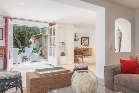 5 bedrooms Villa in Antibes, France No. 68756 13