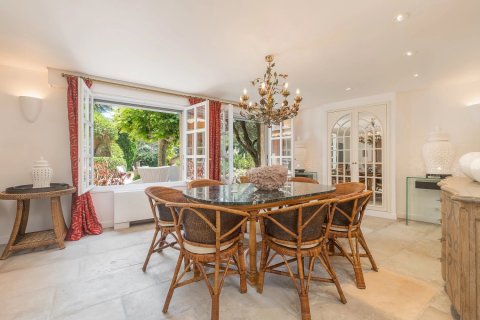 5 bedrooms Villa in Antibes, France No. 68756 4