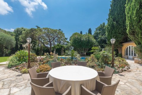 5 bedrooms Villa in Antibes, France No. 68756 3