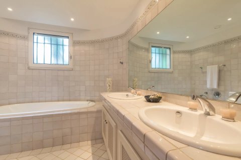 5 bedrooms Villa in Antibes, France No. 68756 19