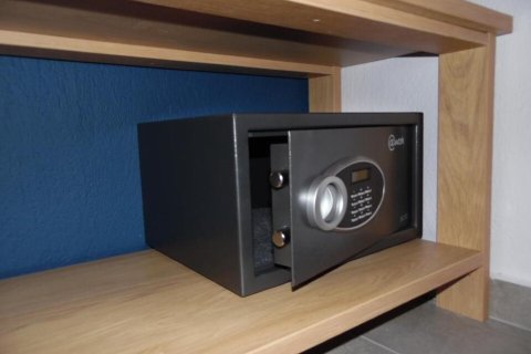 Отель, гостиница с 15 комнатами в Халкидики, Греция №108650 19