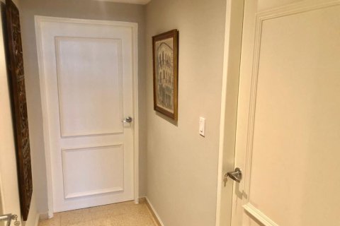 2 bedrooms Apartment in Panama City, Panama No. 122141 8