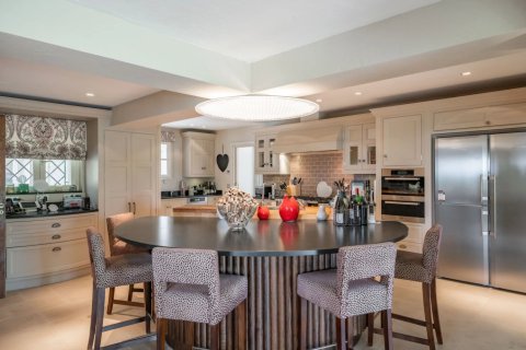 Вилла с 6 спальнями в Сен-Поль-де-Ванс, Франция №69075 9