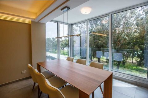 3 bedrooms Apartment in Limassol, Cyprus No. 73123 8