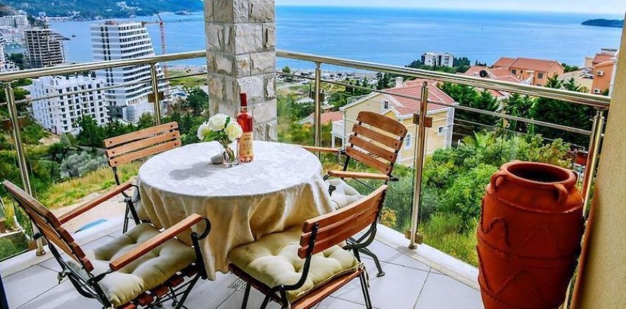 1 bedroom Apartment in Budva, Montenegro No. 104754