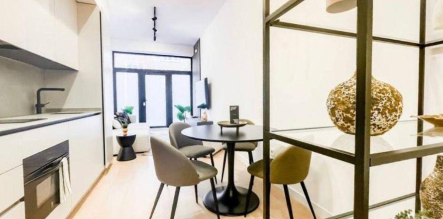 2 bedrooms Apartment in Madrid, Spain No. 124767